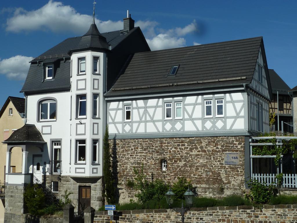 Apartments Im Chateau D'Esprit Хёр-Гренцхаузен Экстерьер фото